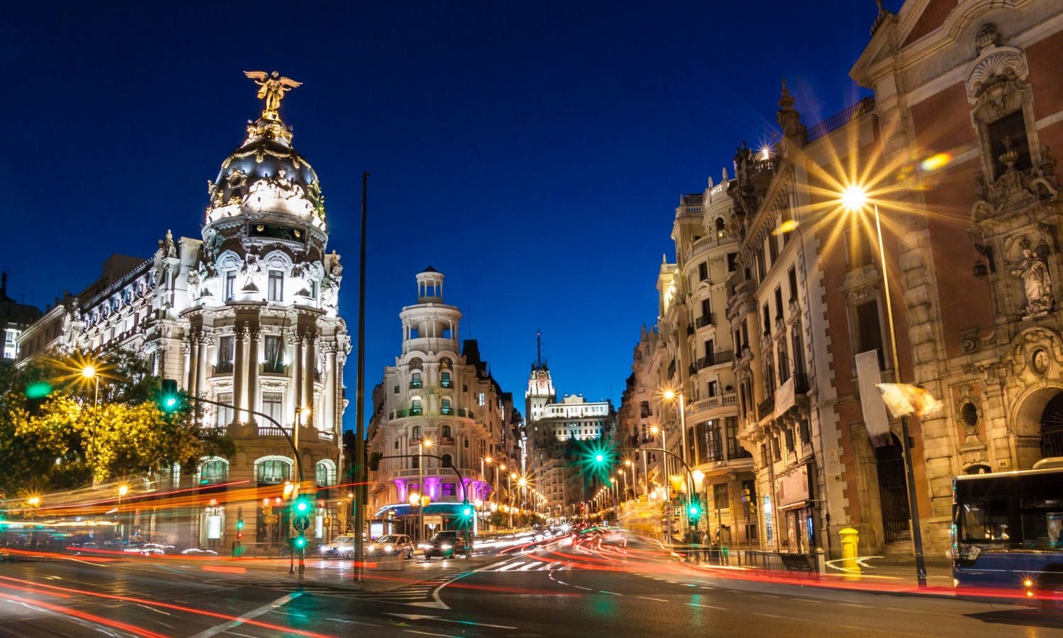 Visita guiada por Madrid de noche con espectáculo de flamenco y cena opcionales